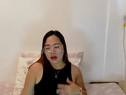BURBERRY69 online show from 05-12-26, 05:48