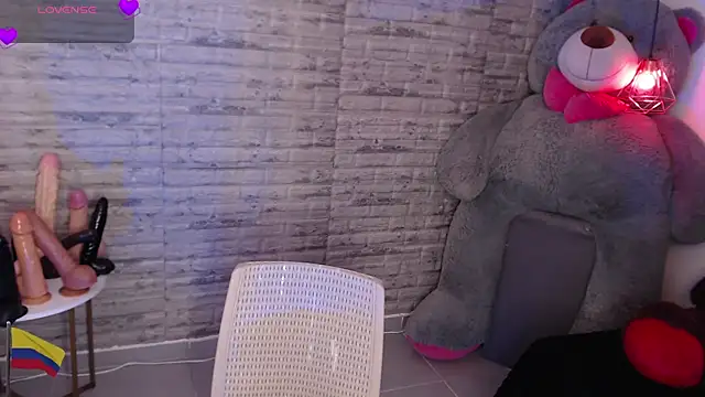 TinnaCobb online show from 07-29-26, 04:27