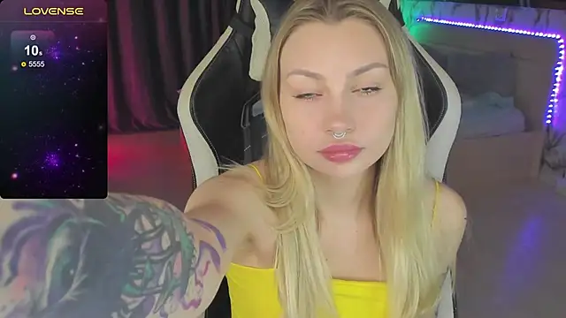 BiMolly online show from 12-16-24, 02:25