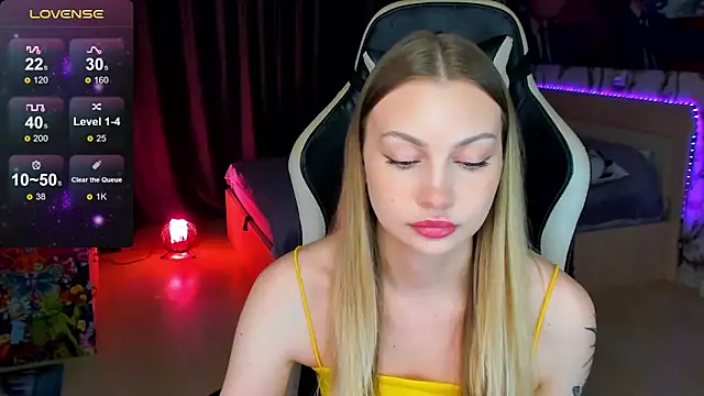 BiMolly online show from 10-19-25, 03:23