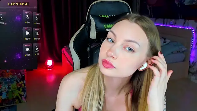 BiMolly online show from 10-28-25, 12:25