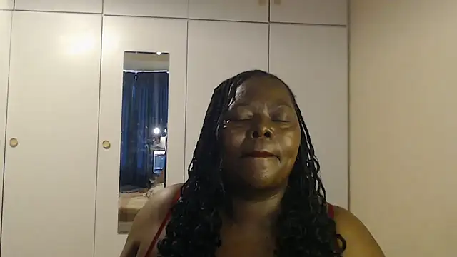 Snapshot of MatureBoobsDiva chatting on 12-19-25, 09:16 MatureBoobsDiva online show from 12-19-25, 09:16