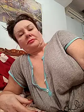  lady red  online show from 02-04-25, 03:22