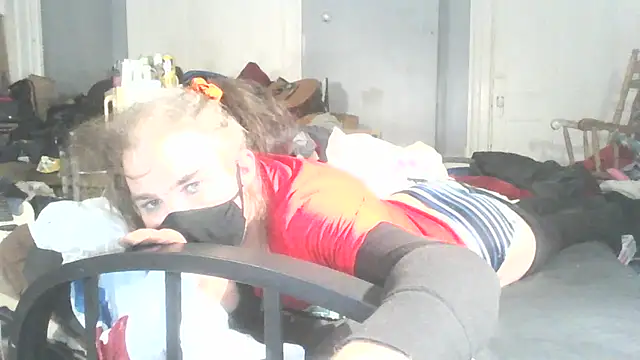 Snapshot of Valarie83 chatting on 02-12-25, 01:19 Valarie83 online show from 02-12-25, 01:19