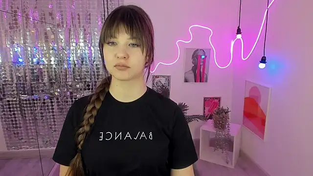 ElizaMild online show from 03-02-25, 01:05