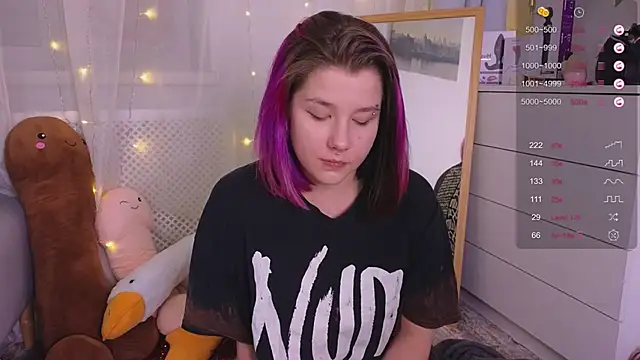 Snapshot of Mira_Falls chatting on 01-08-25, 05:16 Mira Falls online show from 01-08-25, 05:16