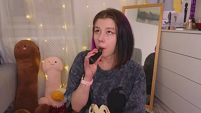 Snapshot of Mira_Falls chatting on 01-15-25, 08:51 Mira Falls online show from 01-15-25, 08:51