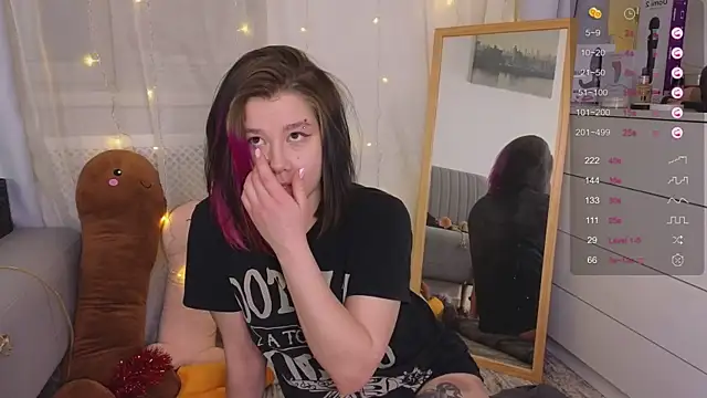 Snapshot of Mira_Falls chatting on 01-20-25, 05:26 Mira Falls online show from 01-20-25, 05:26