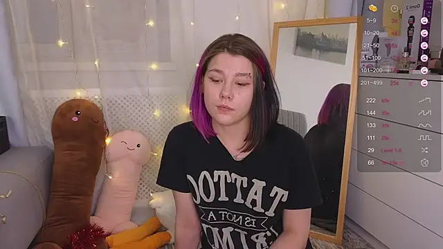 Snapshot of Mira_Falls chatting on 01-20-25, 08:30 Mira Falls online show from 01-20-25, 08:30