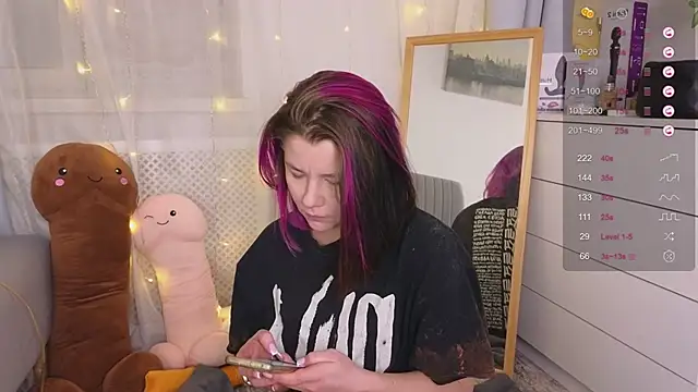 Snapshot of Mira_Falls chatting on 01-21-25, 05:16 Mira Falls online show from 01-21-25, 05:16