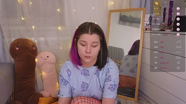 Snapshot of Mira_Falls chatting on 01-22-25, 08:18 Mira Falls online show from 01-22-25, 08:18