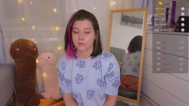 Snapshot of Mira_Falls chatting on 01-23-25, 05:13 Mira Falls online show from 01-23-25, 05:13