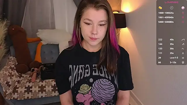 Snapshot of Mira_Falls chatting on 09-09-25, 04:23 Mira Falls online show from 09-09-25, 04:23