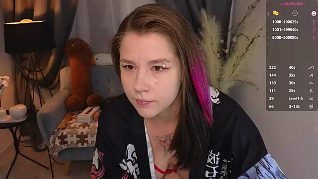 Snapshot of Mira_Falls chatting on 09-20-25, 04:24 Mira Falls online show from 09-20-25, 04:24