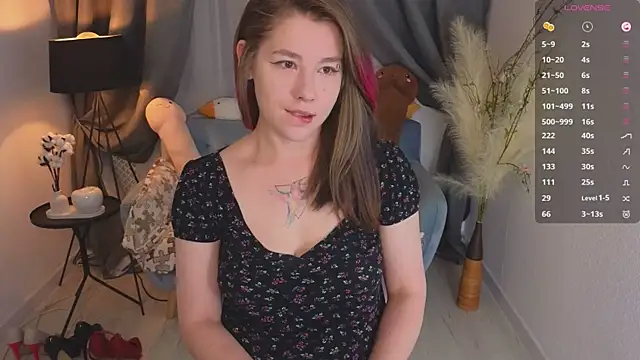 Snapshot of Mira_Falls chatting on 09-25-25, 05:33 Mira Falls online show from 09-25-25, 05:33