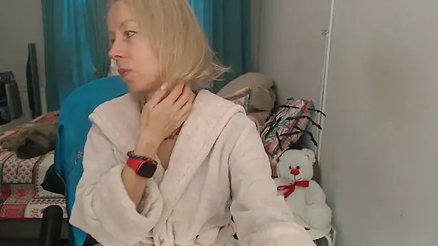 LuxuryNika online show from 10-23-25, 09:41