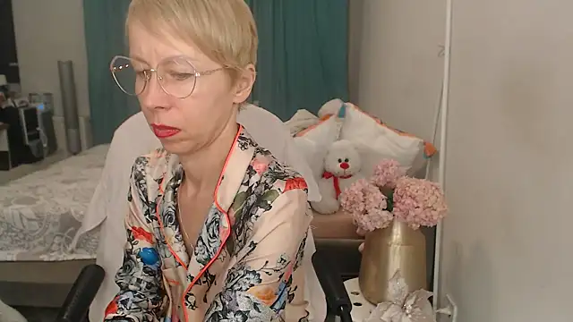 LuxuryNika online show from 06-30-26, 06:53