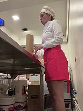 Gatitacarlita online show from 12-23-24, 06:27