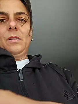 IsabelleCraft online show from 10-22-25, 01:00