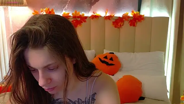 Eille Elfie online show from 10-23-25, 04:45