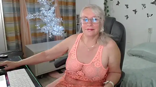 Snapshot of Ghertrude52 chatting on 06-13-26, 04:10 Ghertrude52 online show from 06-13-26, 04:10
