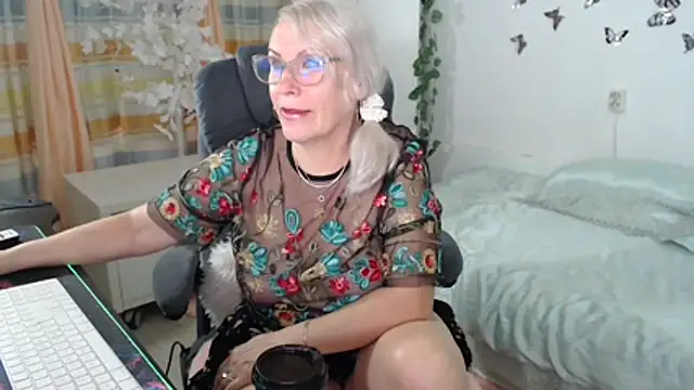 Snapshot of Ghertrude52 chatting on 06-15-26, 04:36 Ghertrude52 online show from 06-15-26, 04:36
