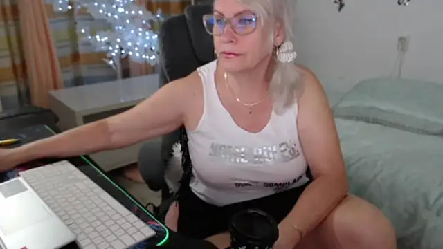 Snapshot of Ghertrude52 chatting on 06-16-26, 04:26 Ghertrude52 online show from 06-16-26, 04:26