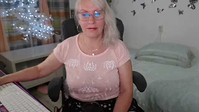 Snapshot of Ghertrude52 chatting on 06-19-26, 04:17 Ghertrude52 online show from 06-19-26, 04:17