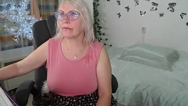 Snapshot of Ghertrude52 chatting on 06-20-26, 04:26 Ghertrude52 online show from 06-20-26, 04:26