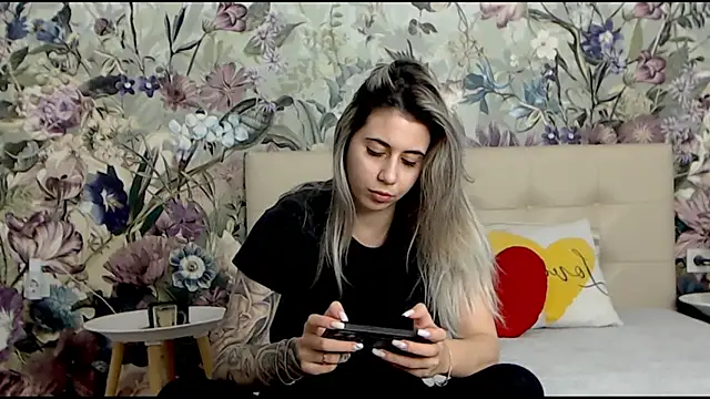 RoseDiamond06 online show from 02-11-25, 03:40