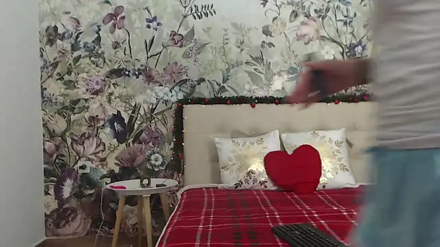 RoseDiamond06 online show from 12-21-25, 01:29