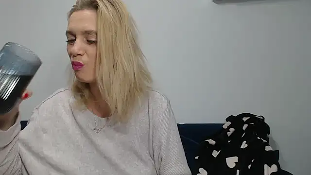 Snapshot of MysticCreature chatting on 12-18-24, 04:20 MysticCreature online show from 12-18-24, 04:20