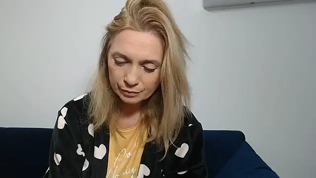 Snapshot of MysticCreature chatting on 01-03-25, 05:39 MysticCreature online show from 01-03-25, 05:39