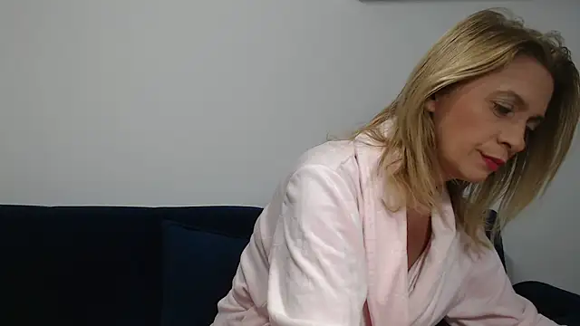 Snapshot of MysticCreature chatting on 03-19-25, 04:14 MysticCreature online show from 03-19-25, 04:14