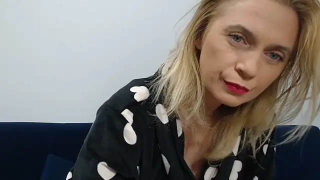 Snapshot of MysticCreature chatting on 10-06-25, 03:15 MysticCreature online show from 10-06-25, 03:15