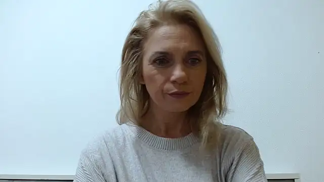 Snapshot of MysticCreature chatting on 10-21-25, 03:18 MysticCreature online show from 10-21-25, 03:18