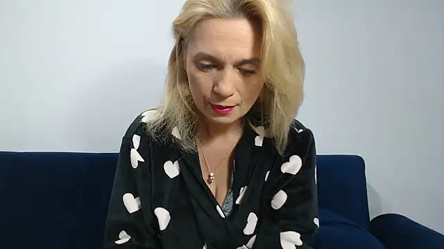 Snapshot of MysticCreature chatting on 12-16-25, 04:17 MysticCreature online show from 12-16-25, 04:17