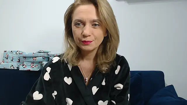 Snapshot of MysticCreature chatting on 12-22-25, 04:20 MysticCreature online show from 12-22-25, 04:20