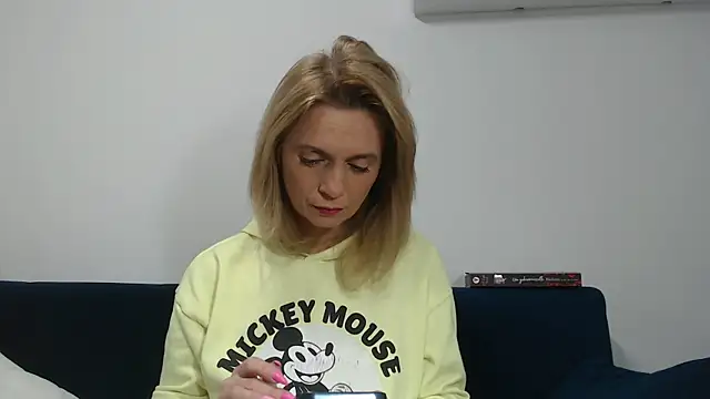 Snapshot of MysticCreature chatting on 02-06-26, 04:06 MysticCreature online show from 02-06-26, 04:06