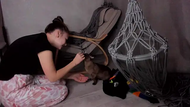 why again me online show from 02-22-25, 06:41