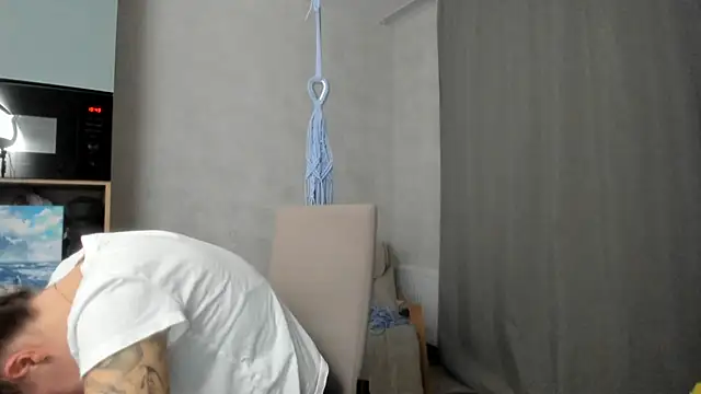 why again me online show from 10-13-25, 04:51