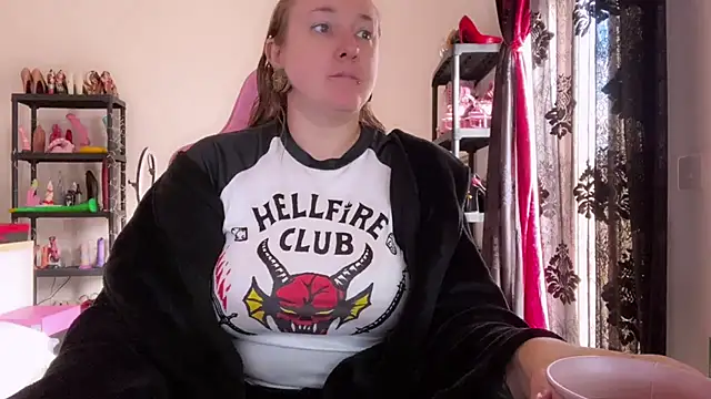 kisicaxx online show from 11-27-25, 09:00