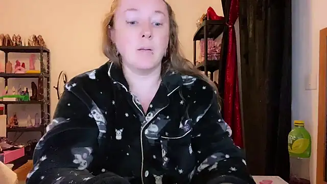 kisicaxx online show from 12-14-25, 06:12