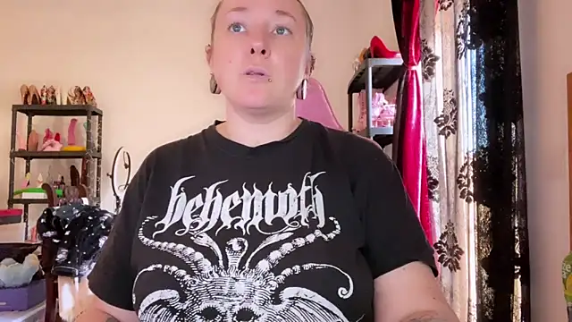 kisicaxx online show from 12-22-25, 12:46