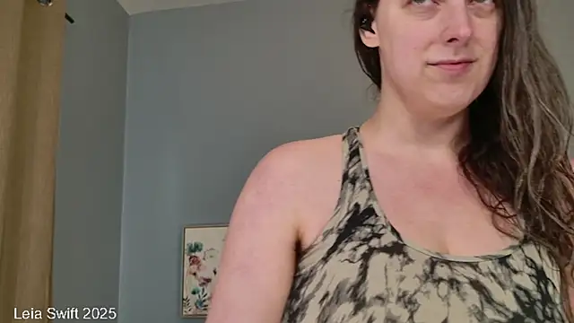 Snapshot of LeiaSwift chatting on 02-08-25, 07:49 LeiaSwift online show from 02-08-25, 07:49