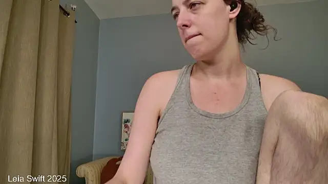 Snapshot of LeiaSwift chatting on 10-05-25, 09:07 LeiaSwift online show from 10-05-25, 09:07