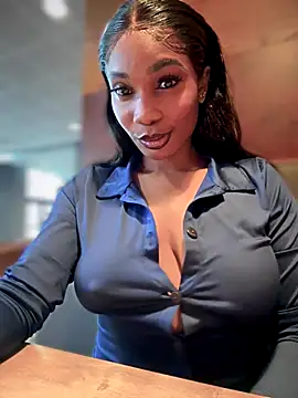 Snapshot of __Nessa__ chatting on 10-03-25, 11:40   Nessa   online show from 10-03-25, 11:40