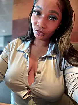 Snapshot of __Nessa__ chatting on 10-12-25, 11:20   Nessa   online show from 10-12-25, 11:20