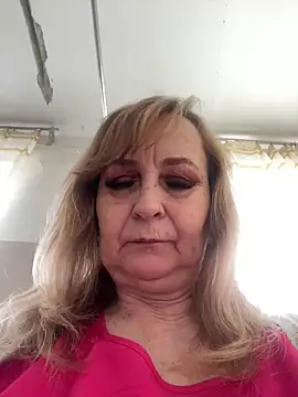 Snapshot of Irina2909@xh chatting on 04-28-26, 10:42 Irina2909xh online show from 04-28-26, 10:42