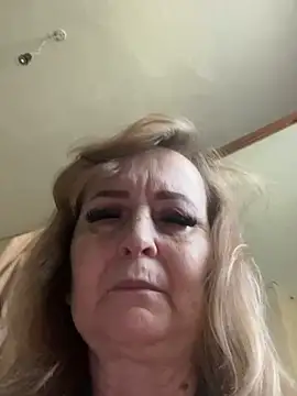 Snapshot of Irina2909@xh chatting on 05-16-26, 12:04 Irina2909xh online show from 05-16-26, 12:04
